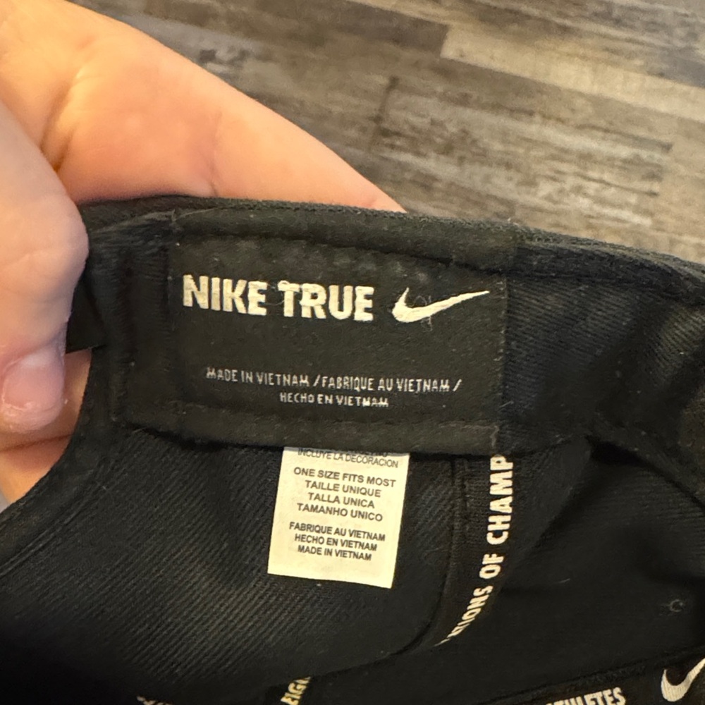 Nike Black Hat with USA Shield - Picture 3 of 3